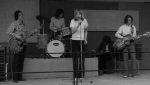 Don’t Cry, Pretty Girls!