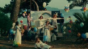 One Sings, the Other Doesn’t