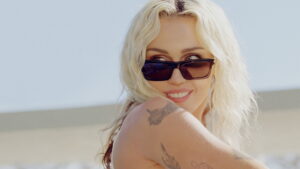 Miley Cyrus – Endless Summer Vacation (Backyard Sessions)
